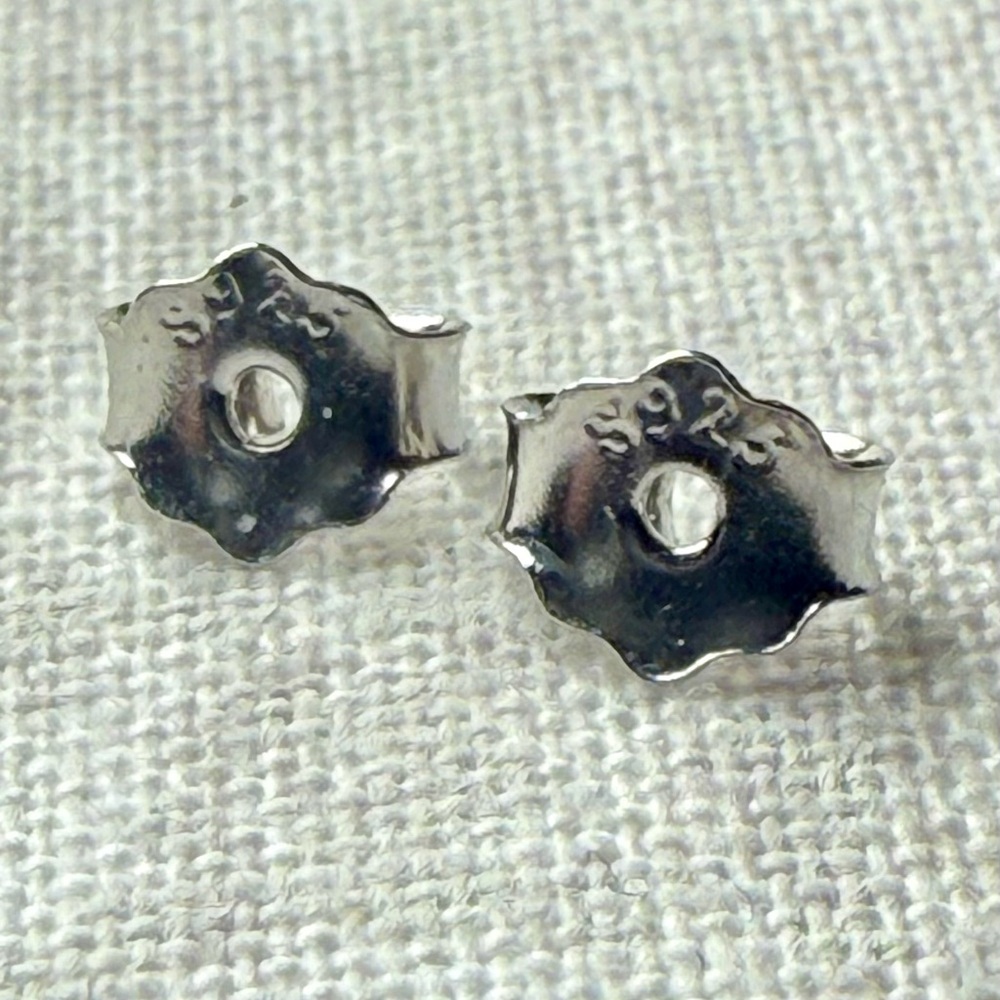 NWT Sterling Silver & Freshwater Pearl Stud Earrings - Picture 7 of 7